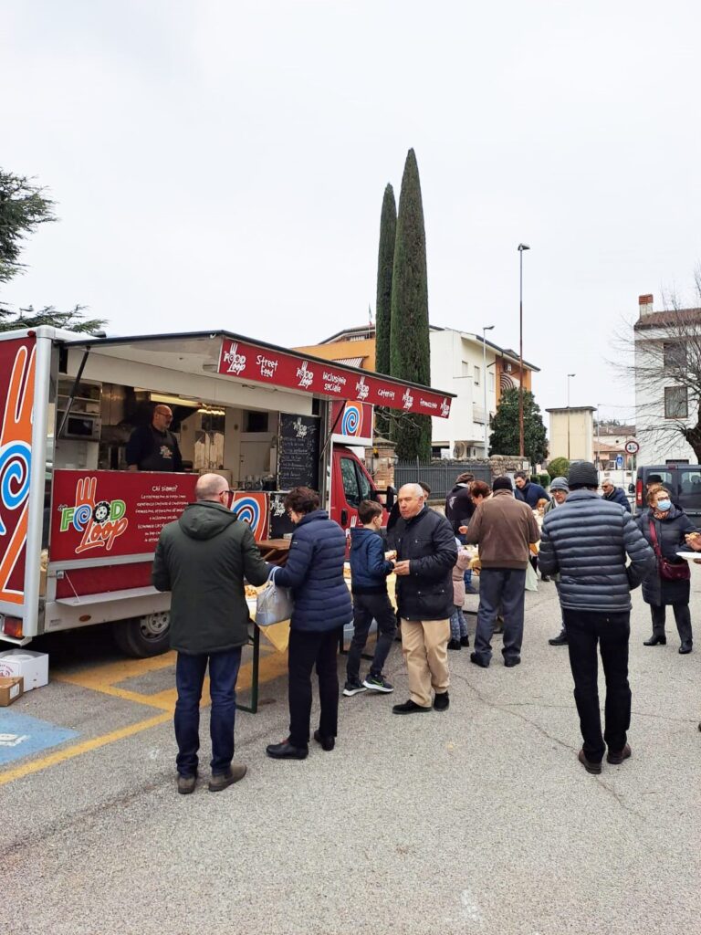 Il nostro Truck Food Loop Siamo una Comunita nella