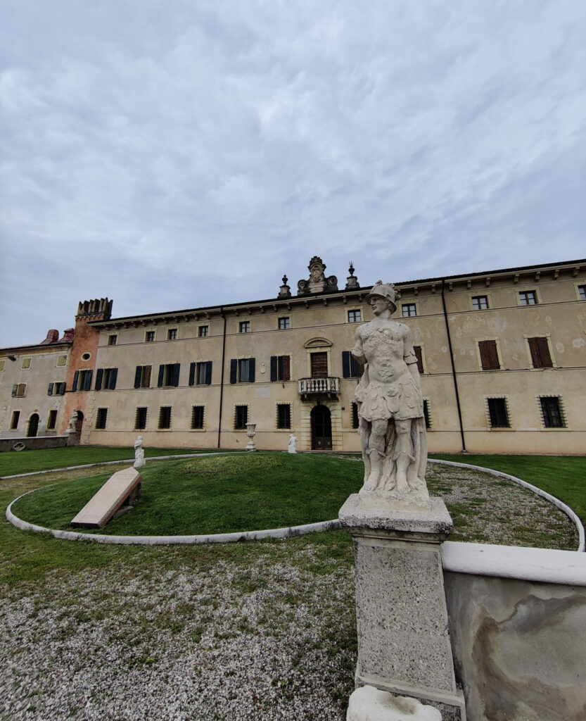 Cosa c'è dentro ad un terrario? Può starci una classe